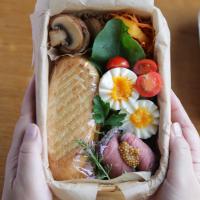 パニーニ弁当　柿と人参のラペ